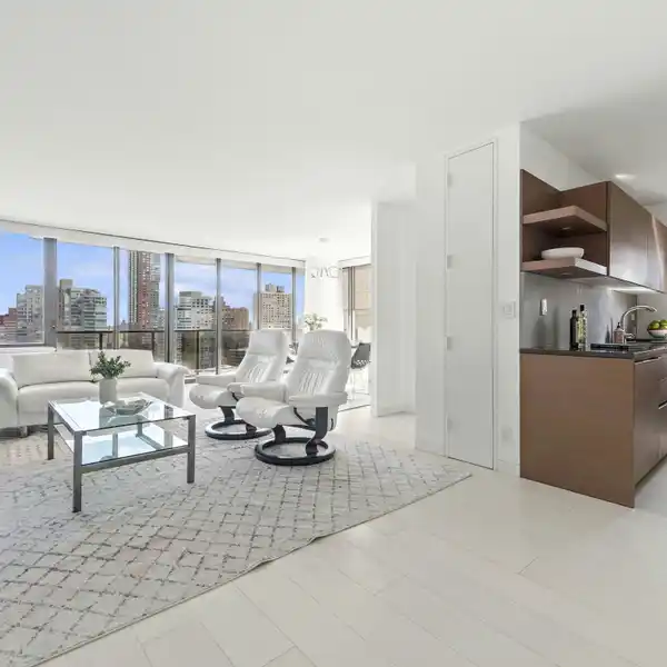 BEAUTIFULLY RENOVATED EXTRA-LARGE ONE BEDROOM