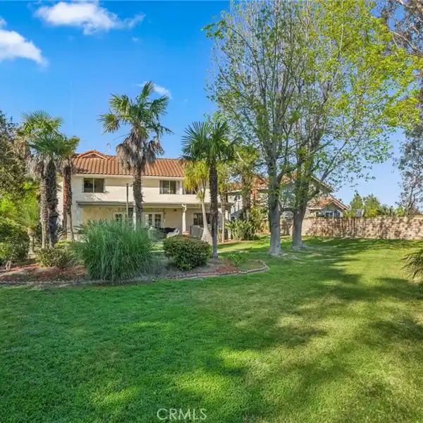 BEAUTIFUL HOME IN ANAHEIM HILLS ESTATES