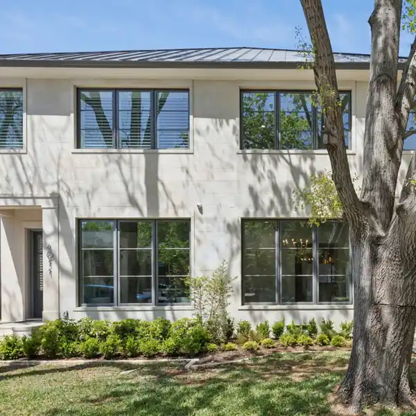 NEW CONSTRUCTION WITH A FLOWING PLAN