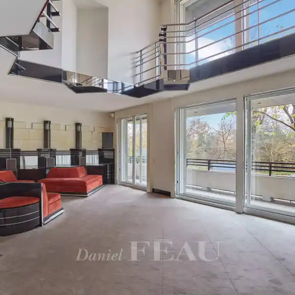 EXCEPTIONAL DUPLEX ON THE FIRST TWO FLOORS