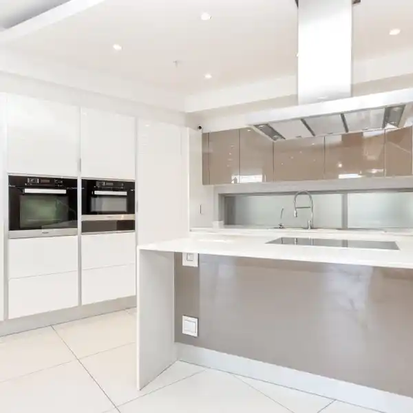 DOUBLE-STOREY PENTHOUSE WITH DESIGNER FINISHES