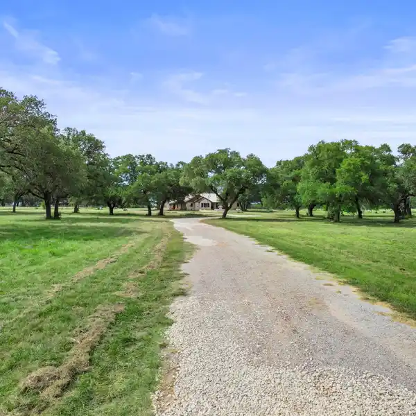 BEAUTIFUL 10-ACRE COUNTRY SETTING