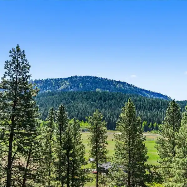 IMPECCABLY MAINTAINED RAMBLER ON 41-PLUS ACRES