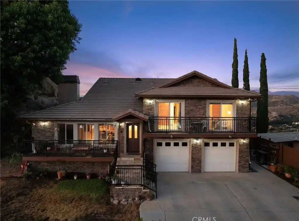 Welcoming Custom Home with Magnificent Views