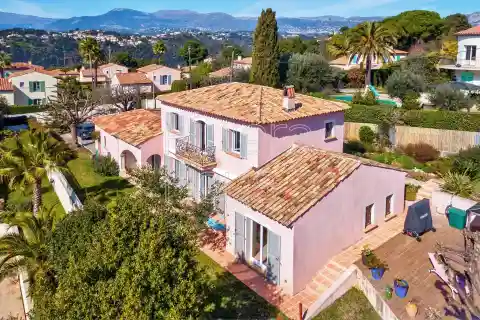 Spacious Villa with Breathtaking Sea Views