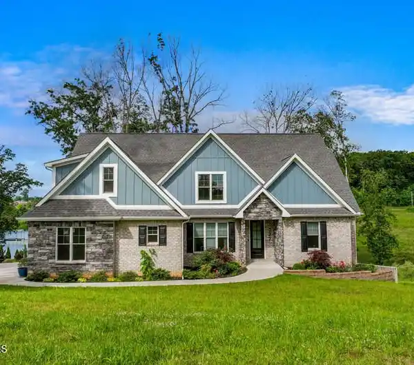 LUXURY ON CHEROKEE LAKE