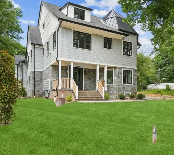 EXTRAORDINARY END UNIT TOWNHOUSE