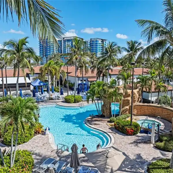 A SUN-SOAKED PARADISE