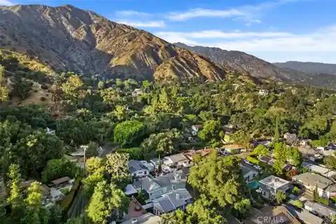 Victorian Charm Surrounded by Nature’s Beauty