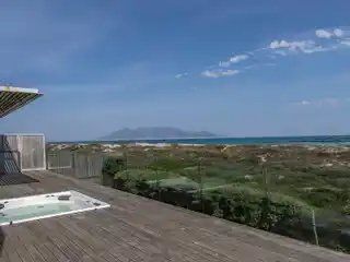 World-Class Residence in the Exclusive Water's Edge Beach Estate