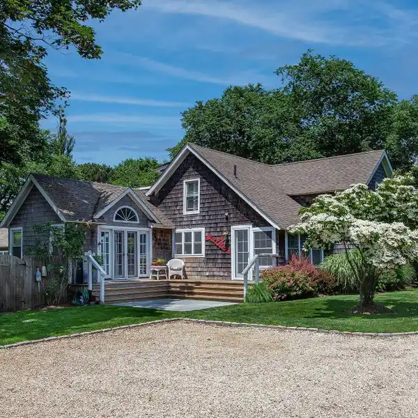 19TH CENTURY COTTAGE IN THE HAMPTONS