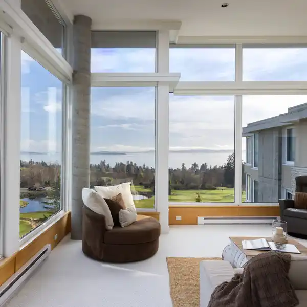 TOP-FLOOR CORNER PENTHOUSE