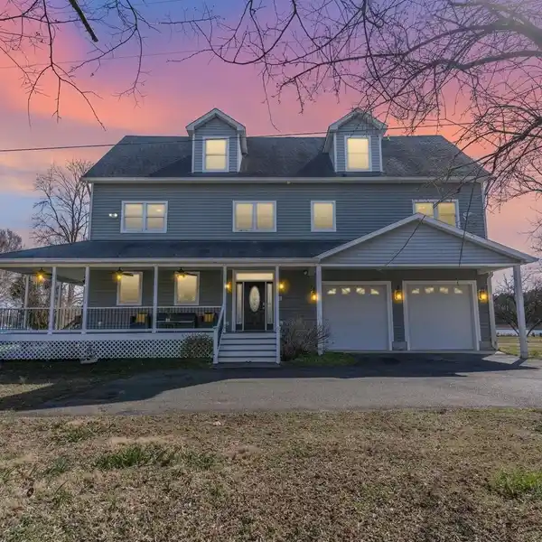 WATERFRONT DREAM RETREAT ON TANNER CREEK