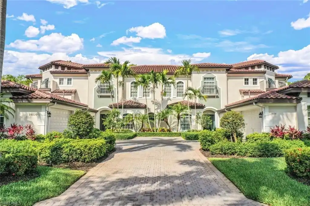 Stunning Ground-level Coach Home in Prestigious Calabria