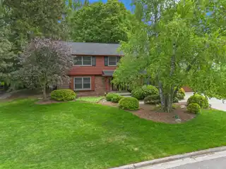 Fabulous Colonial in a Fantastic Setting