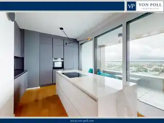 High-quality Apartment with Designer Furnishings and Fascinating Distant Views on the 17th Floor
