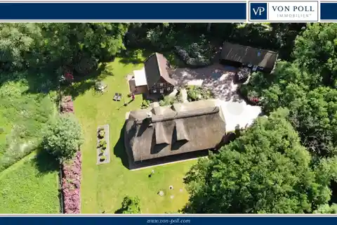 Luxurious Thatched Roof Property with Spacious Grounds in an Idyllic Location