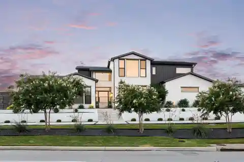 Modern Elegance with Effortless Comfort