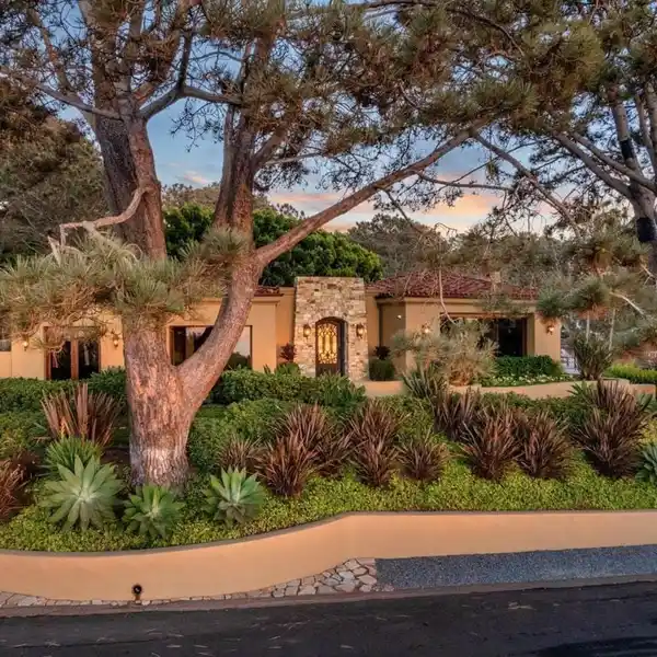 DEL MAR MASTERPIECE WITH INFINITY POOL TERRACE