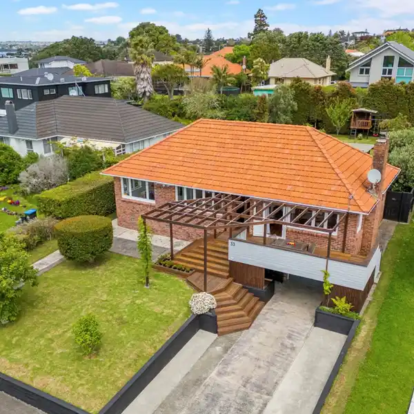 STUNNING FAMILY HOME IN UNBEATABLE LOCATION