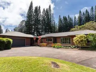 Contractor's Own Home in Upscale Maliu Ridge