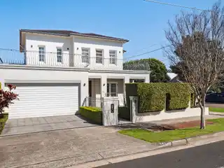 Timeless Appeal in an Idyllic Setting