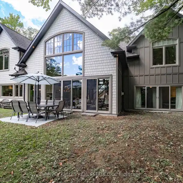 BREATHTAKING CUSTOM COTTAGE