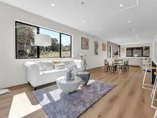 Luxurious Home at the End of a Quiet Street