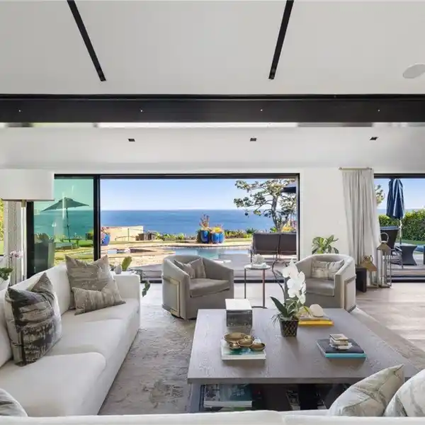 MODERN LUXURY OASIS IN PRESTIGIOUS RANCHO PALOS VERDES