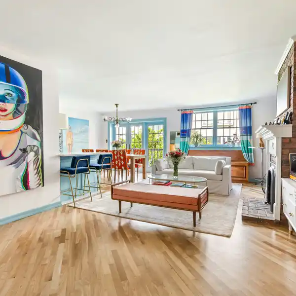 SUN-DRENCHED DUPLEX WITH LARGE BALCONY