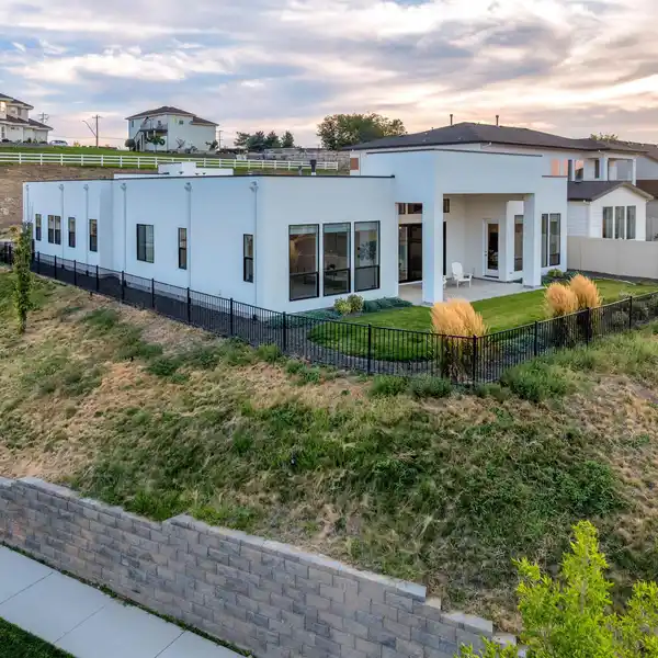 BEAUTIFUL SINGLE-LEVEL HOME IN SKY MESA