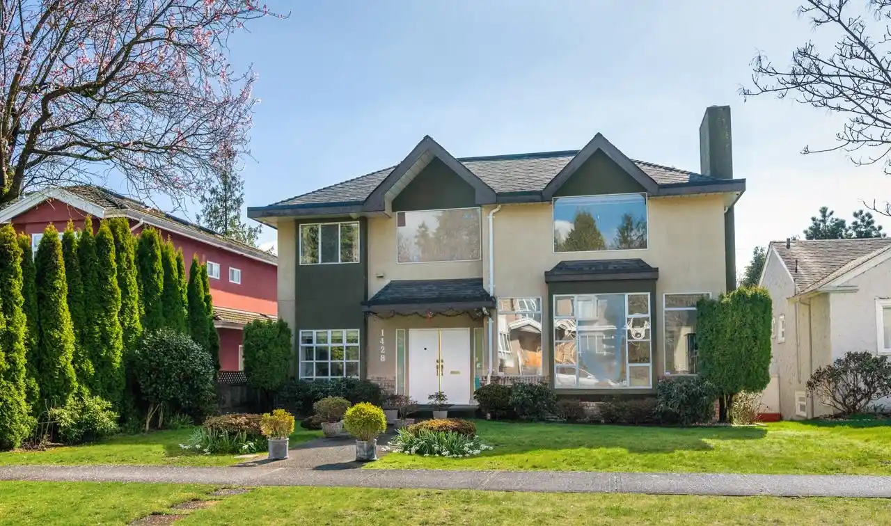 Elegant Custom Home in Prestigious South Granville