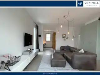 Modern Three-room Apartment with Terrace and Elevator