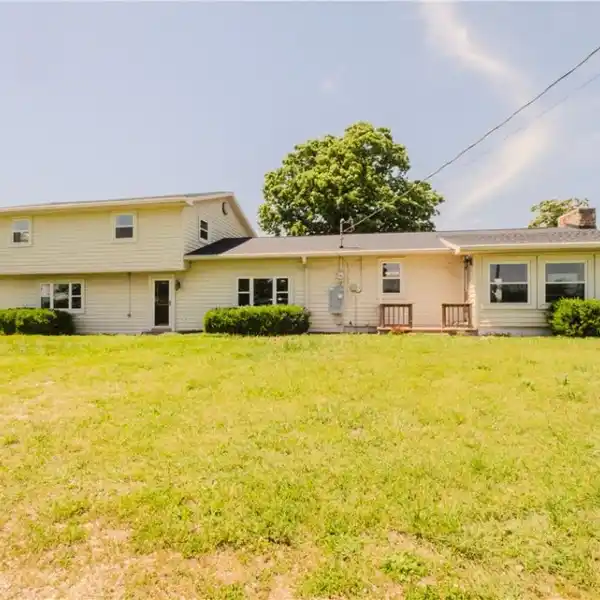 EXPANSIVE HOBBY FARM