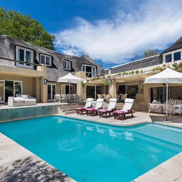 ELEGANT HOME DESIGNED FOR ENTERTAINING