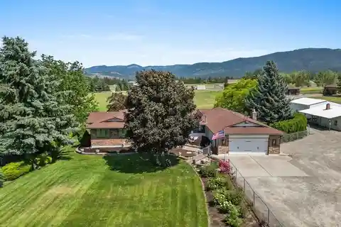 Private Retreat in the Heart of Greenacres