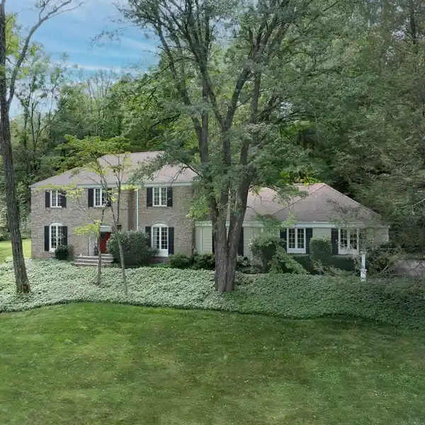MOVE-IN READY COLONIAL NEAR VIBRANT MORRISTOWN