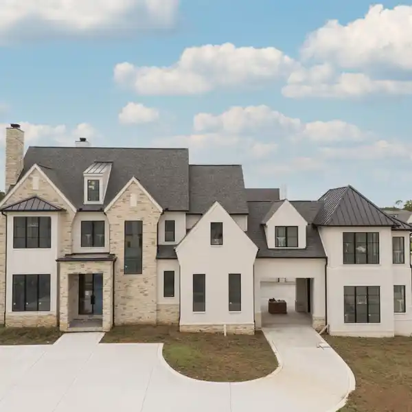 SOPHISTICATION WITH MODERN COMFORT