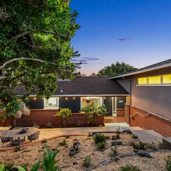 EFFORTLESS SINGLE-LEVEL LIVING