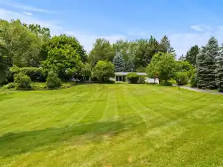 Bloomfield Hills Contemporary Ranch on 1.3 Acres