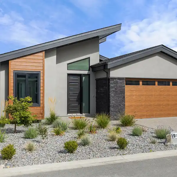 MODERN LUXURY KELOWNA RESIDENCE