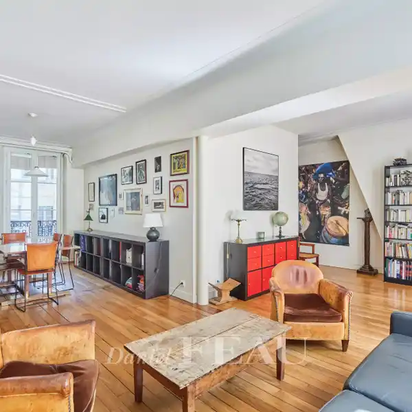 SPACIOUS SECOND FLOOR APARTMENT