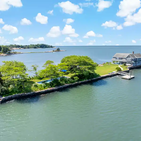 EXTRAORDINARY ISLAND HOME