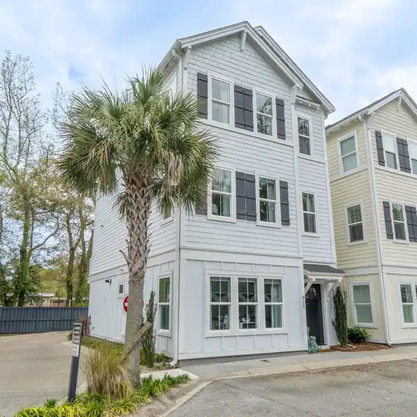 BEAUTIFUL HOME IN WARRICK OAKS