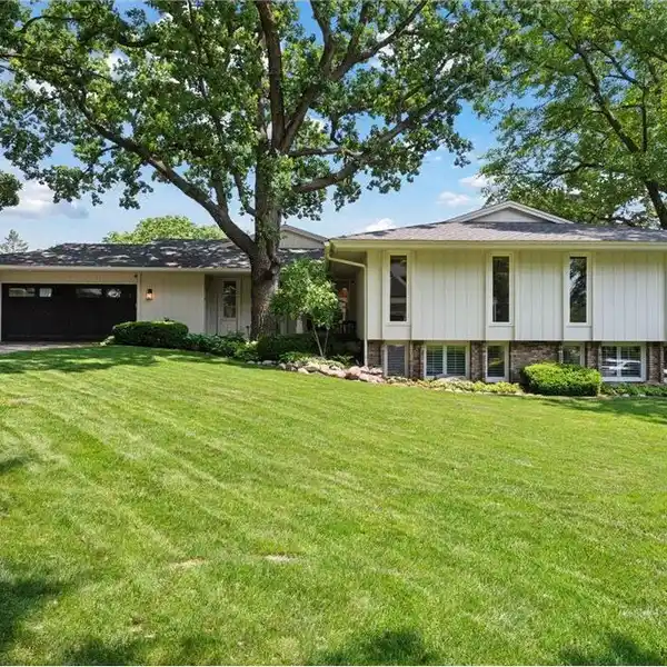 LOVELY HOME AND SETTING