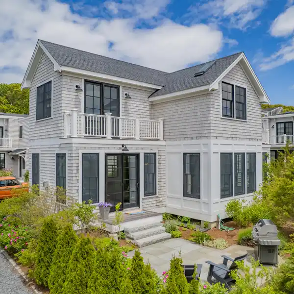 NEWER CONSTRUCTION TOWNHOME CONDOMINIUM