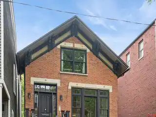 Elegant Lincoln Park Living with Rooftop Deck