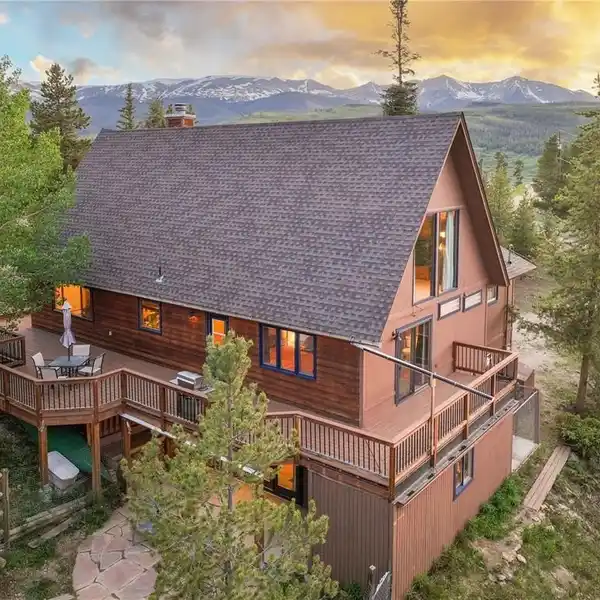 QUINTESSENTIAL BRECKENRIDGE SCENIC RETREAT