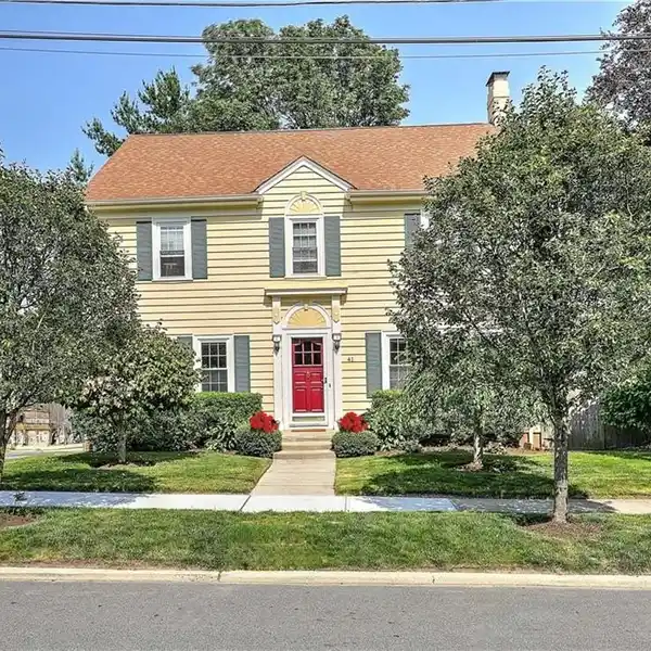 MOVE-IN READY GEM IN A DESIRABLE NEIGHBORHOOD
