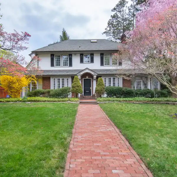STATELY COLONIAL IN CEDAR KNOLLS